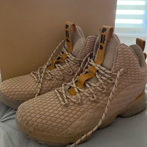 Jarmes shoe brand, size is EU 42 which is roughly W 9.5-10 / M 8.5